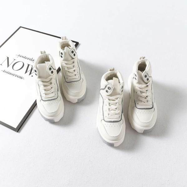 Φθινοπωρινά ψηλά αθλητικά παπούτσια από οικολογικό δέρμα με κορδόνια