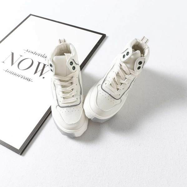 Φθινοπωρινά ψηλά αθλητικά παπούτσια από οικολογικό δέρμα με κορδόνια