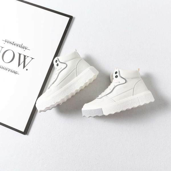 Φθινοπωρινά ψηλά αθλητικά παπούτσια από οικολογικό δέρμα με κορδόνια