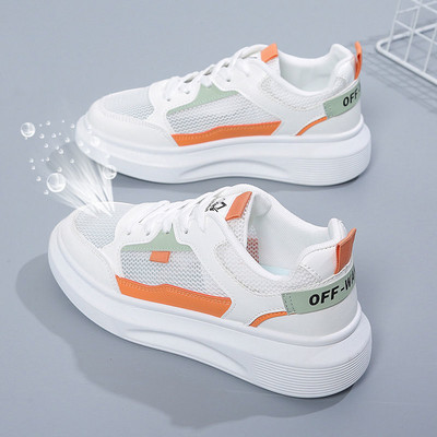 Νέο μοντέλο αθλητικά παπούτσια με ψηλή σόλα κορδόνια και επιγραφή για γυναίκες