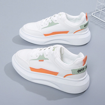 Νέο μοντέλο αθλητικά παπούτσια με ψηλή σόλα κορδόνια και επιγραφή για γυναίκες