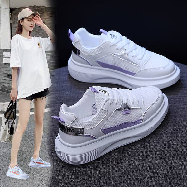 Νέο μοντέλο αθλητικά παπούτσια με ψηλή σόλα κορδόνια και επιγραφή για γυναίκες