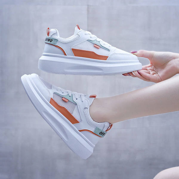 Νέο μοντέλο αθλητικά παπούτσια με ψηλή σόλα κορδόνια και επιγραφή για γυναίκες