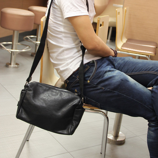 Geanta casual barbatesc cu maner lung din piele ecologica