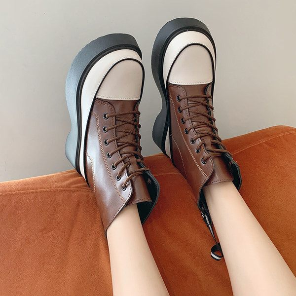 Cizme de dama din piele cu fermoar de culoare maro si negru