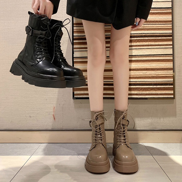 Cizme de dama din piele cu talpa aspra si sireturi