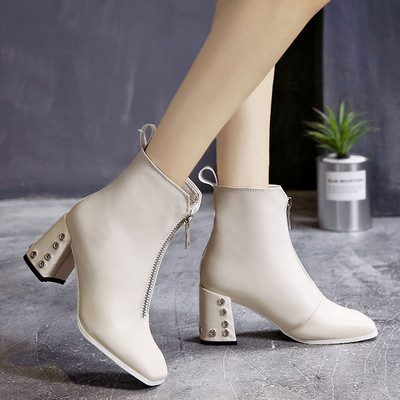 Γυναικείες μπότες με φερμουάρ και μεταλλικά στοιχεία τακουνιού