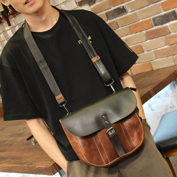 Geantă casual bărbătească din piele ecologică cu cataramă