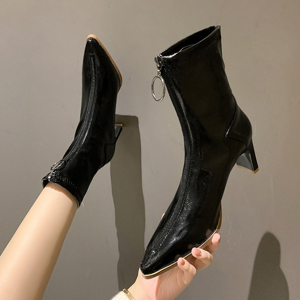 Νέο μοντέλο γυναικεία μυτερά παπούτσια με τακούνι 