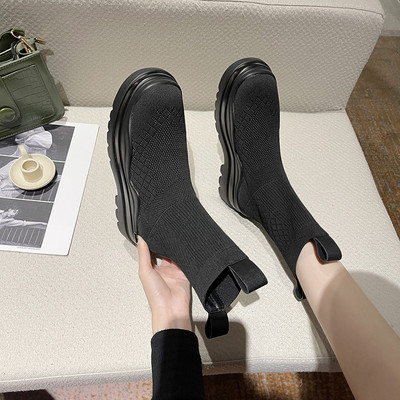 Νέο μοντέλο γυναικείες μπότες με χοντρά πέλματα σε μαύρο και μπεζ χρώμα