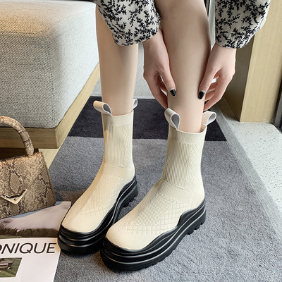 Νέο μοντέλο γυναικείες μπότες με χοντρά πέλματα σε μαύρο και μπεζ χρώμα