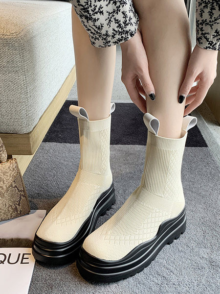 Νέο μοντέλο γυναικείες μπότες με χοντρά πέλματα σε μαύρο και μπεζ χρώμα