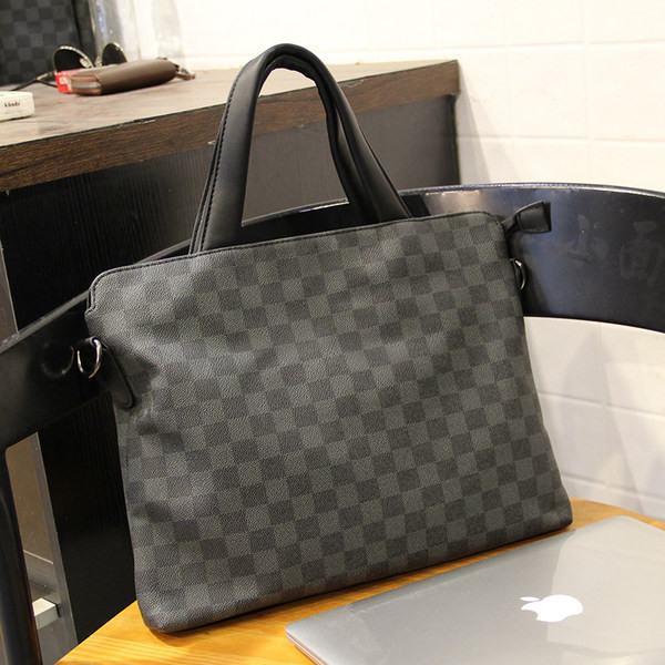 Κομψή ανδρική τσάντα με κοντές και μακριές λαβές