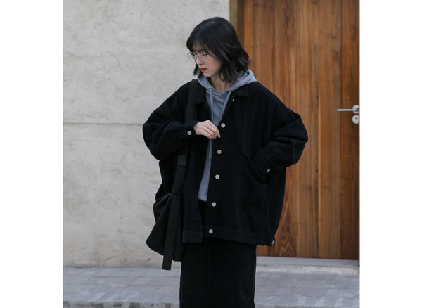 Γυναικείο τζιν μπουφάν φαρδύ μοντέλο με κουμπιά