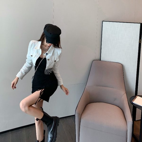 Jachetă scurtă din denim cu nasturi și franjuri în culoarea albă