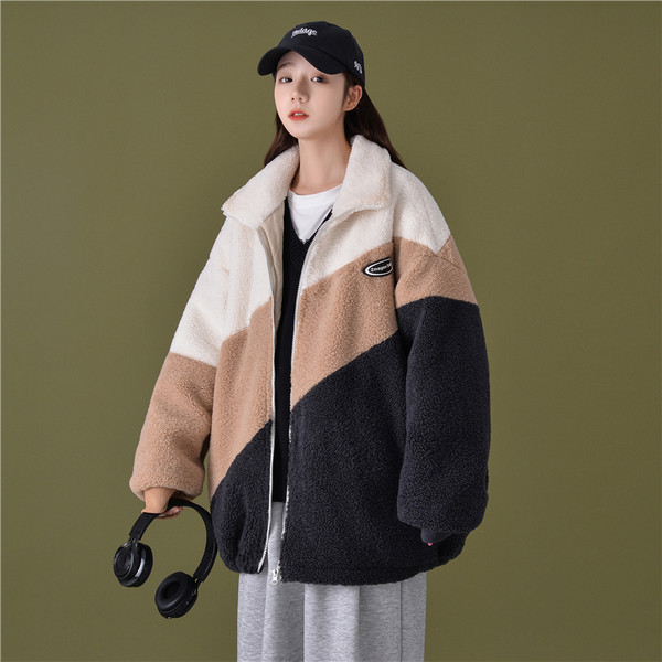 Ženski kaputić s kaputom s patentnim zatvaračem i ovratnikom