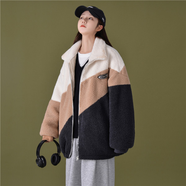 Ženski kaputić s kaputom s patentnim zatvaračem i ovratnikom