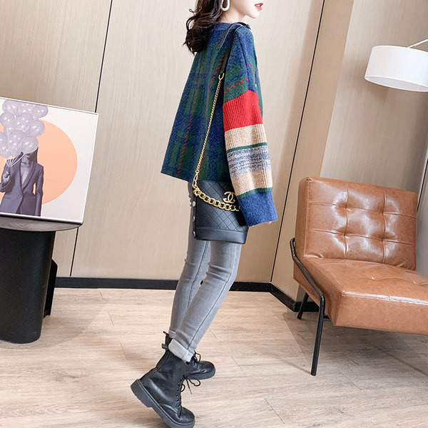 Palton scurt de dama cu decolteu spitz - model larg