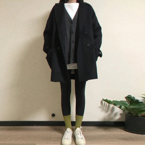 Γυναικείο παλτό με κουμπιά σε μαύρο χρώμα - φαρδύ μοντέλο