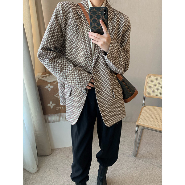 Geaca de toamna de dama cu guler clasic