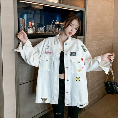 Γυναικείο τζιν μπουφάν με κουμπιά και κλασικό γιακά - δύο μοντέλα