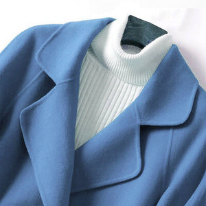 Γυναικείο μακρύ παλτό χωρίς κούμπωμα κατάλληλο για το φθινόπωρο