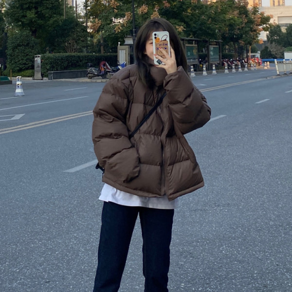 Široki model ženske zimske jakne sa dubokim džepovima