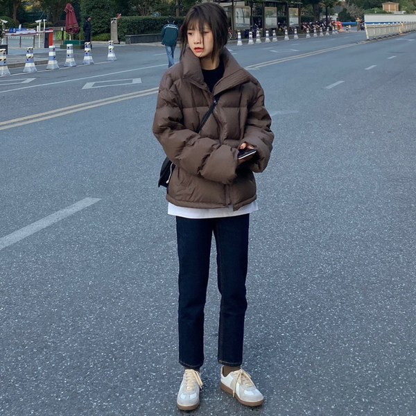 Široki model ženske zimske jakne sa dubokim džepovima