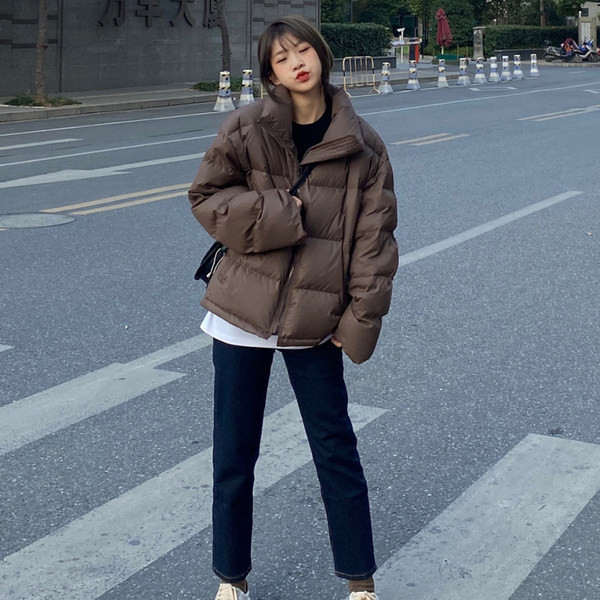 Široki model ženske zimske jakne sa dubokim džepovima