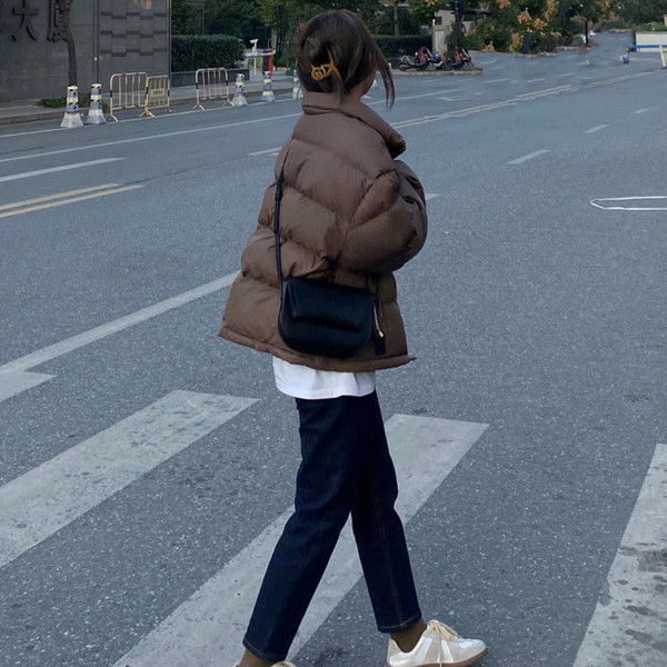 Široki model ženske zimske jakne sa dubokim džepovima