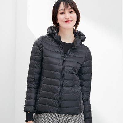 Μονόχρωμο γυναικείο μπουφάν με φερμουάρ και κουκούλα