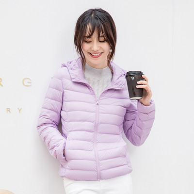 Μονόχρωμο γυναικείο μπουφάν με φερμουάρ και κουκούλα