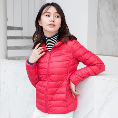 Μονόχρωμο γυναικείο μπουφάν με φερμουάρ και κουκούλα