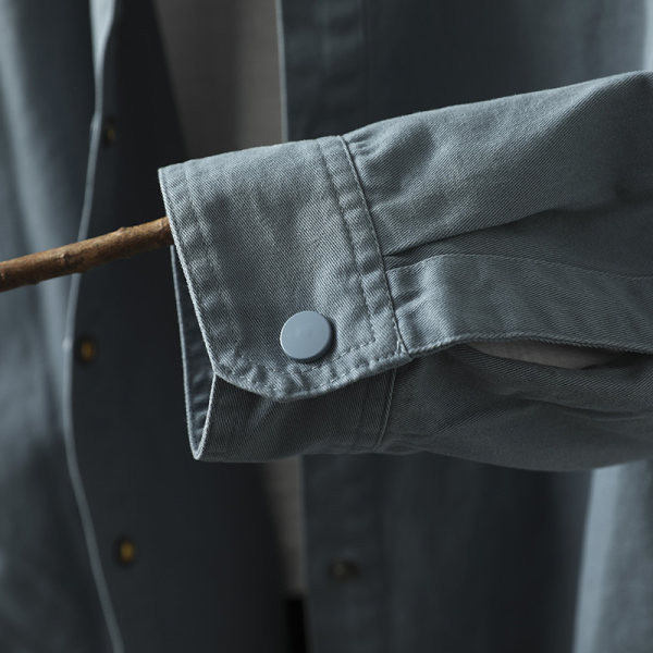 Μοντέρνο γυναικείο λεπτό μπουφάν με κουμπιά και τσέπη