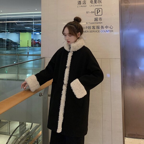 Γυναικείο μακρύ παλτό για το χειμώνα με αφράτο γιακά και μανίκια