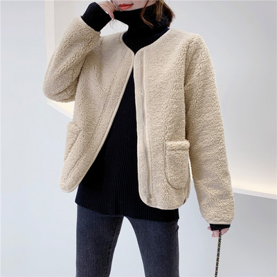 Βελούδινο γυναικείο μπουφάν κοντό μοντέλο κατάλληλο για το φθινόπωρο και  το χειμώνα