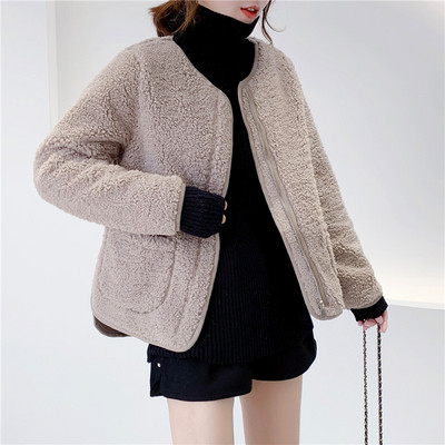 Βελούδινο γυναικείο μπουφάν κοντό μοντέλο κατάλληλο για το φθινόπωρο και  το χειμώνα