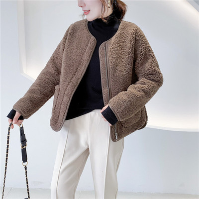 Βελούδινο γυναικείο μπουφάν κοντό μοντέλο κατάλληλο για το φθινόπωρο και  το χειμώνα