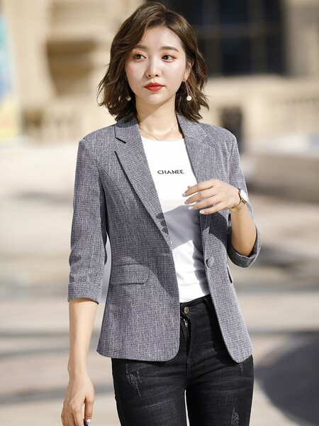 Μοντέρνο γυναικείο σακάκι με κουμπί