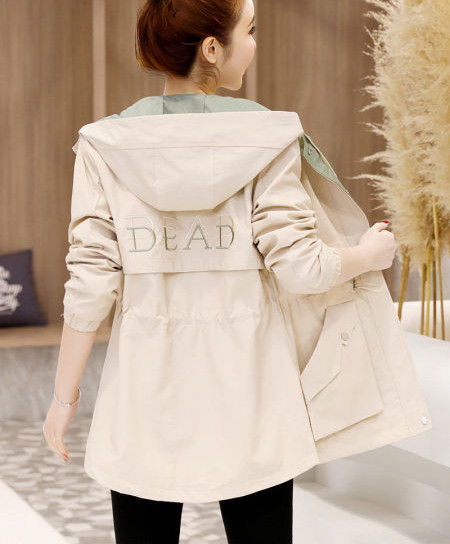 Geaca de dama de toamna cu broderie pe spate si gluga