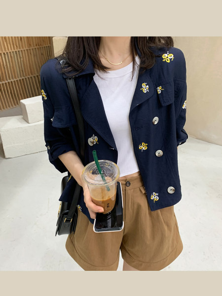 Geaca de dama model scurt pentru primavara si toamna cu maneci reglabile