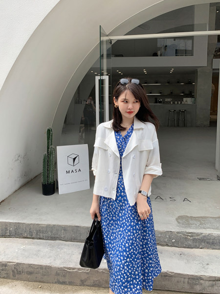 Geaca de dama model scurt pentru primavara si toamna cu maneci reglabile