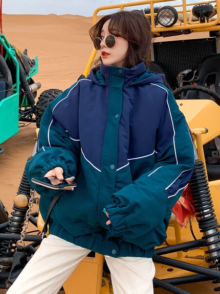 Ženska casual jakna s kapuljačom - široki model