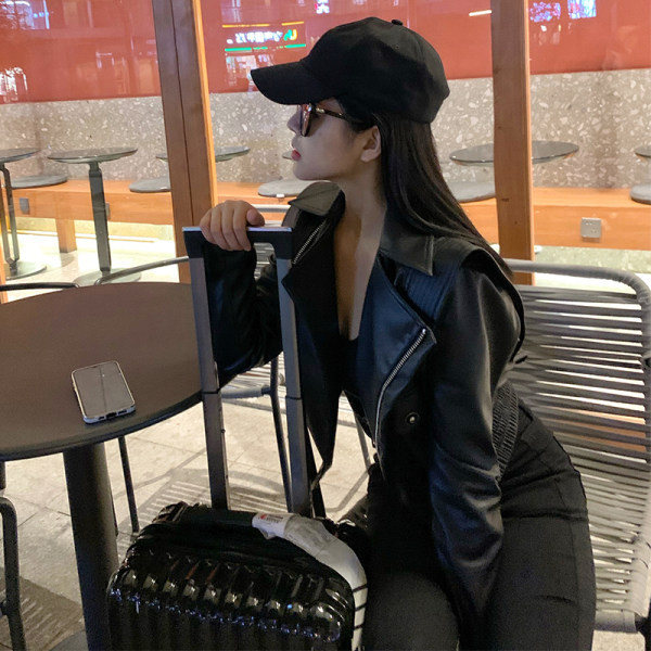 Geaca de piele de dama cu elastic si fermoar