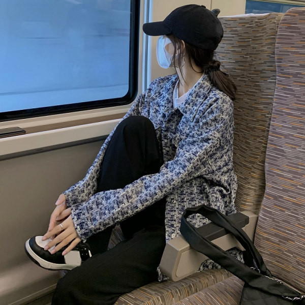 Geaca dama in carouri cu buzunare si maneci lungi