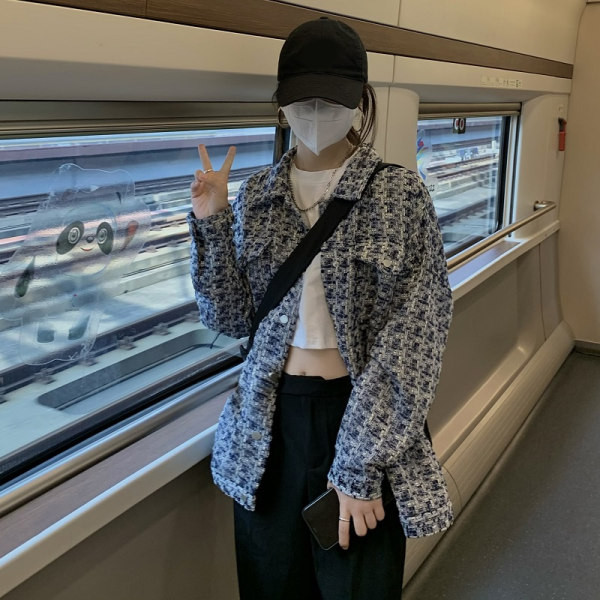 Geaca dama in carouri cu buzunare si maneci lungi