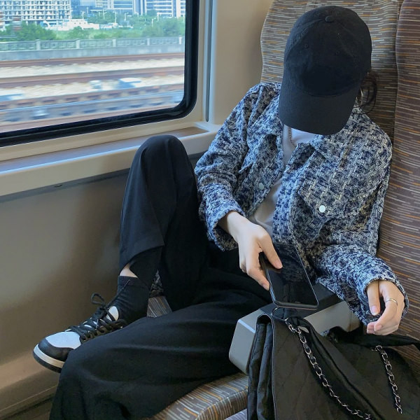 Geaca dama in carouri cu buzunare si maneci lungi