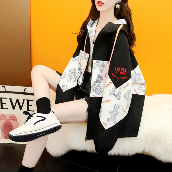 Široka ženska jakna s kapuljačom i vezicama