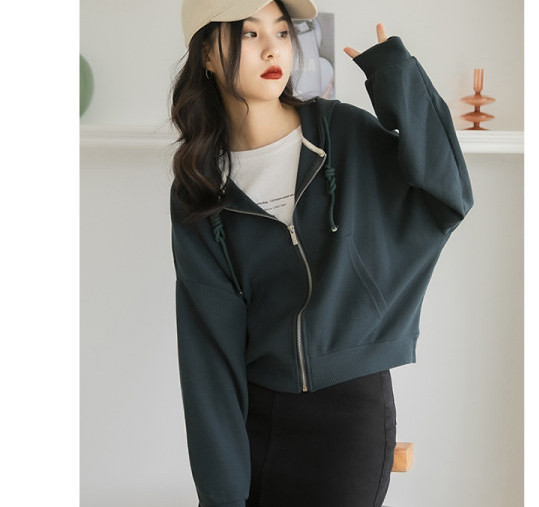 Ženska majica s kapuljačom i patentnim zatvaračem