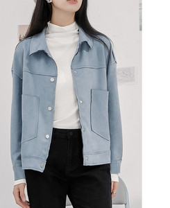 Geaca de dama cu buzunare si nasturi in doua culori